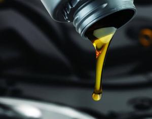 Как заменить масло в двигателе правильно?